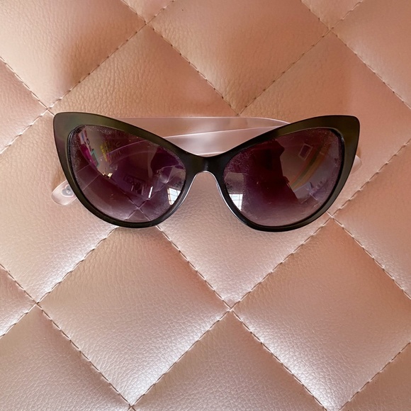 BRAND NEW Betsey Johnson Cat Eye Sunglasses